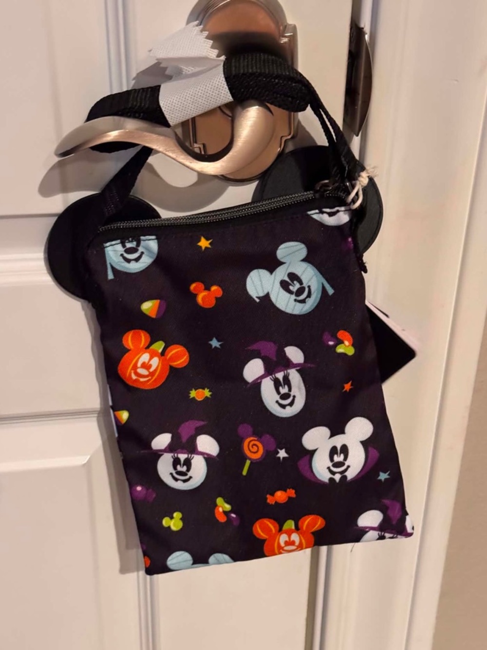 🧁Loungefly Disney Mickey & Minnie Halloween Passport Crossbody Bag - Black - Picture 3 of 4